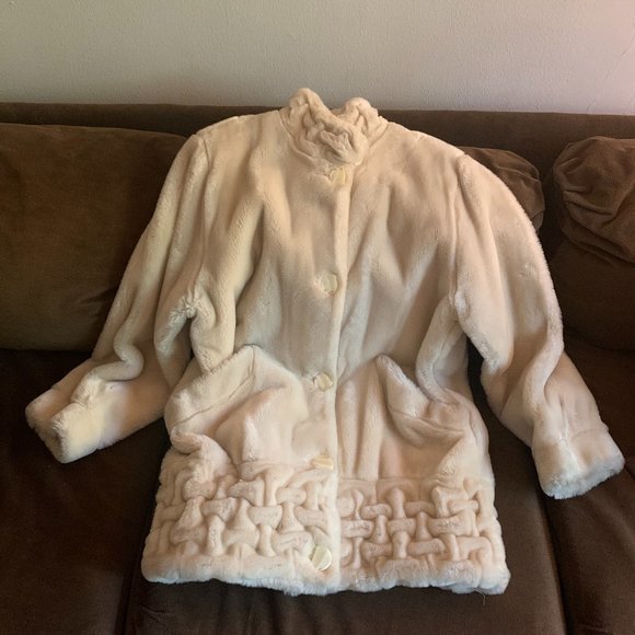 Winter White Faux Fur Jacket - Size 8 - Designed by Couture Du Vrai - Picture 2 of 8